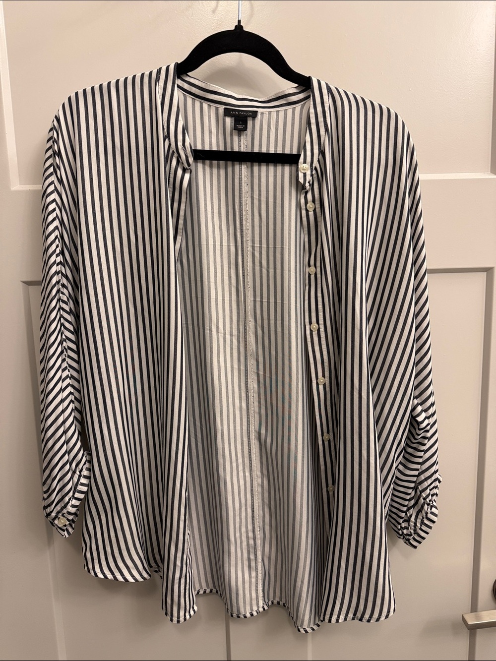 🔴LAST CALL‼️ Ann Taylor Blackand White Striped Button-Front Shirt Blouse